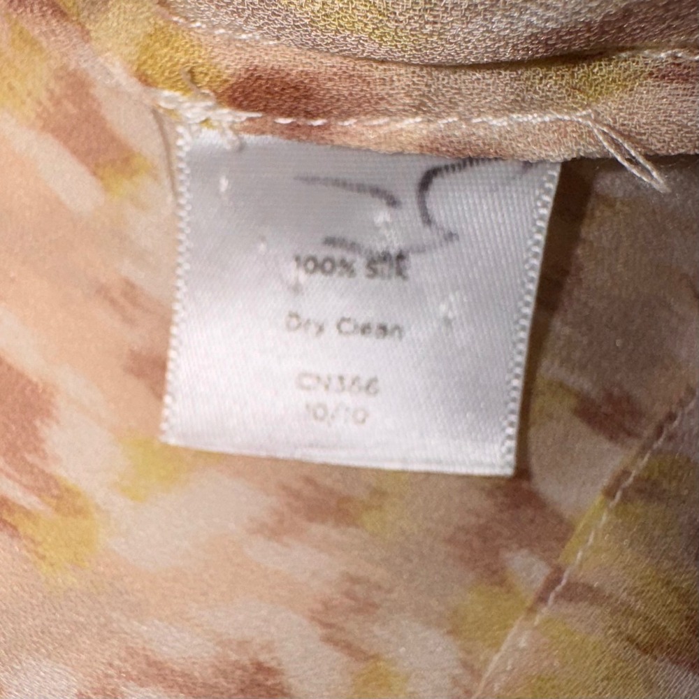 Talbots Blouse Womens 10 Tan Silk Ruffle V-Neck Sleeveless Abstract Ikat Top - Picture 6 of 8